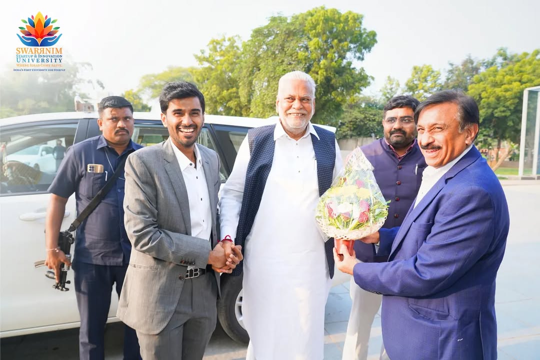 Visit of Hon'ble Minister Shri Purshottam Rupala, Gov. Of India to Safforn Farming at Swarrnim
